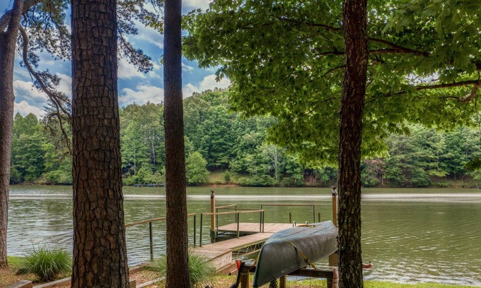 Mill Spring Cabina | Lakefront, beautiful mountain views surrounded by activities!