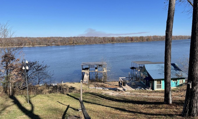 Tuscumbia Casa | Lakefront, beautiful views of Pickwick Lake, big pier for fishing and docking