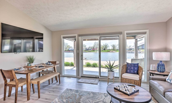 LaPlatte I Cabina | Lakefront Bellevue Home: Private Beach & Fire Pit!