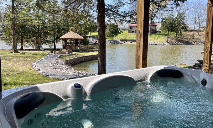 Wolf Creek Casa | Lakefront Boho Chic 4BR | Playground & Waterslide
