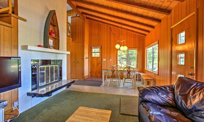 Branch Casa | Lakefront Branch Cottage with Dock, Kayaks and Grill!