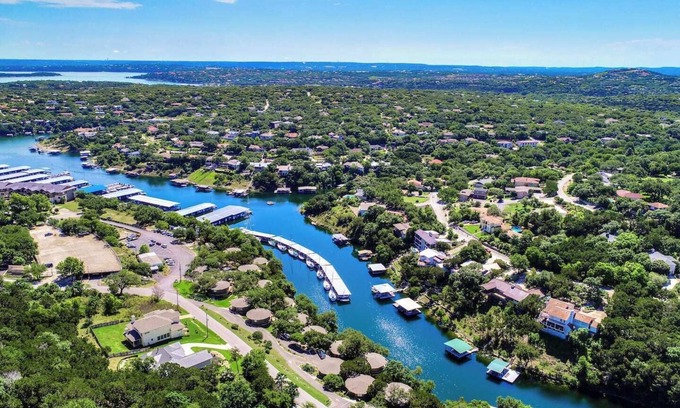 Lakeway Casa | Bungalows frente al mar a pasos del lago Travis, piscina y jacuzzi, junto al puerto deportivo (# 4)