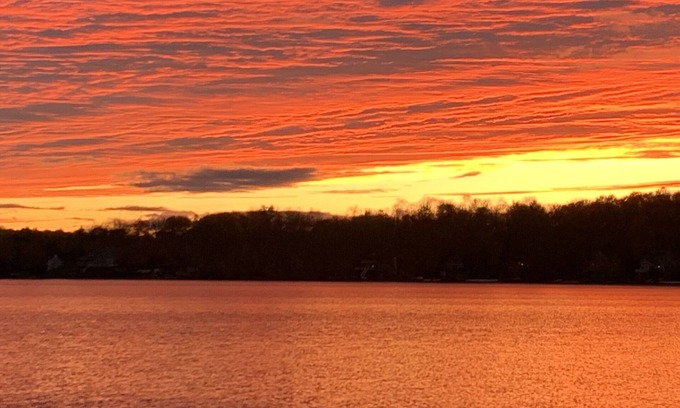 Pocono Lake Casa | Lakefront Cabin (15 minutes from Jack Frost, 25 minutes from Camelback)