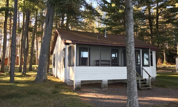 Presque Isle Cabaña | Lakefront Cabin #5 The Bass