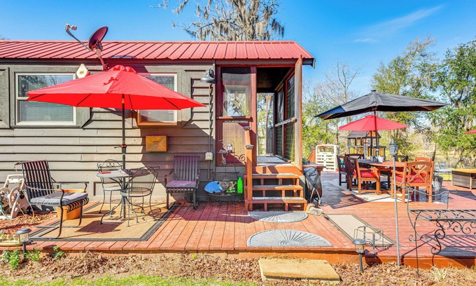 Fowlstown Cabina | Lakefront Cabin in Brinson: ‘Behind the Moon’