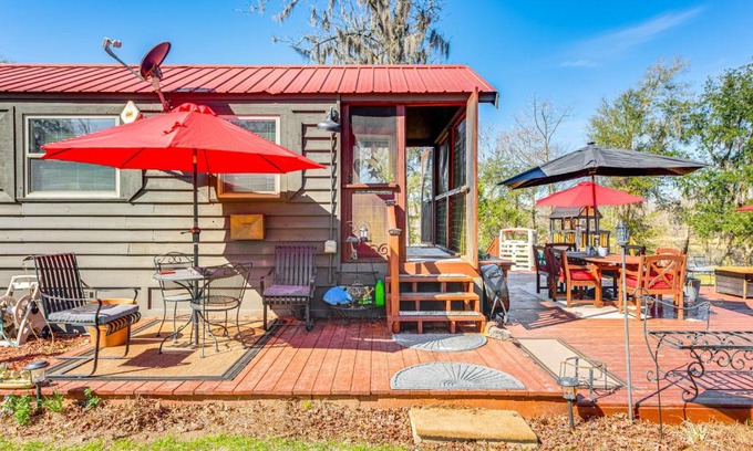 Fowlstown Casa | Lakefront Cabin in Brinson Behind the Moon