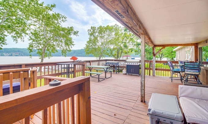 Jay Cabina | Lakefront Cabin in Jay w/ Deck, Views & Boat Ramp!