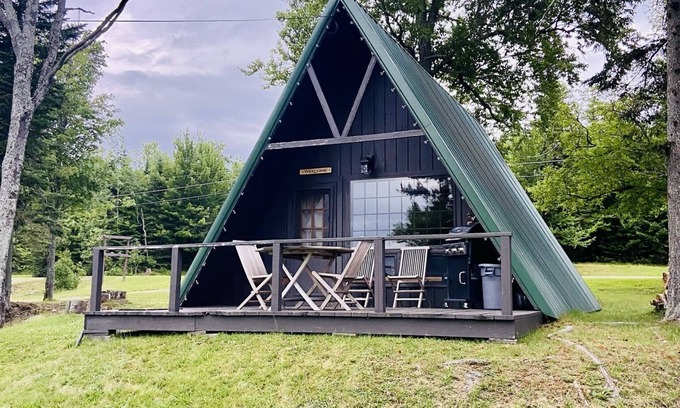 Pittsburg Cabina | Lakefront Cabin on Back Lake w trail access, and private dock.