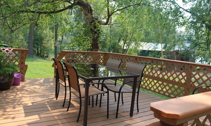 Eureka Casa | Lakefront cabin on Glen Lake! Sleeps 12. Guest House w/2nd kitchen included!