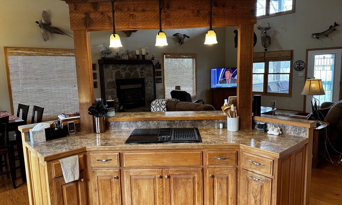 Higden Casa | Lakefront Cabin on Greers Ferry!