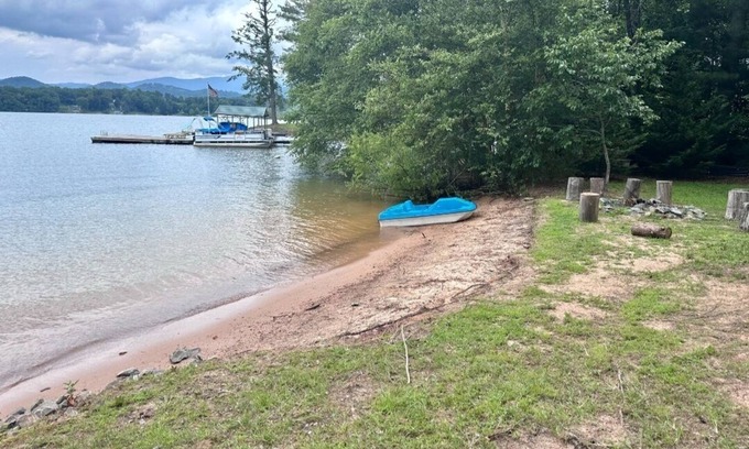 Hayesville Cabina | Lakefront Cabin on Lake Chatuge! Bring your boat!