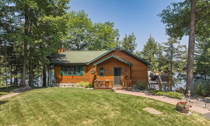 Minocqua Complejo | Lakefront Cabin Resort – 11 Bedrooms, 4 Cabins, Sleeps 25 – Lake Tomahawk, WI