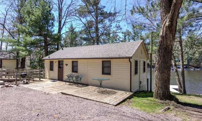 Chetek Cabina | Lakefront Cabin w/Pontoon available!