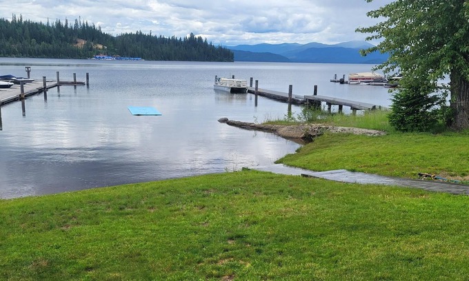 Coolin Cabina | Lakefront Cabin with Boat Slip on beautiful Priest Lake!