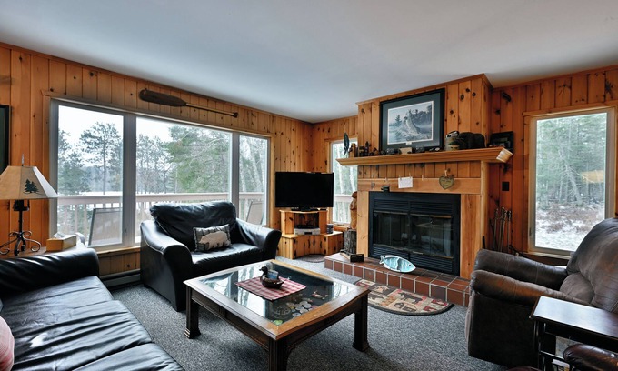 Hayward Cabina | Lakefront Cabin with Dock, Kayaks, and Stunning Views on Quiet Teal Lake