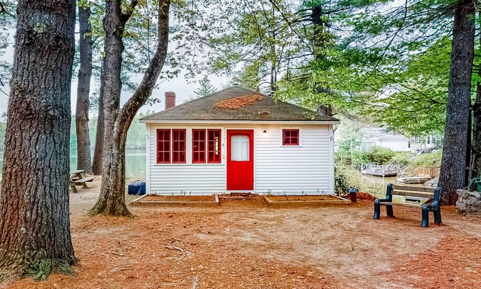 Raymond Cabaña | Lakefront cabin with private dock, 2 kayaks & panoramic views