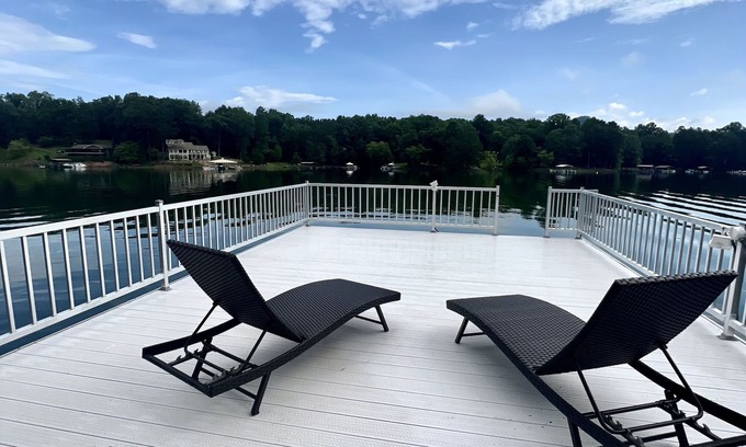Elf Cabina | Lakefront cabin with double decker dock. Private secluded lakefront lot.