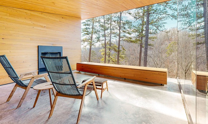 Rogers Cabina | Lakefront cabin with water access, washer/dryer, central AC & fireplace