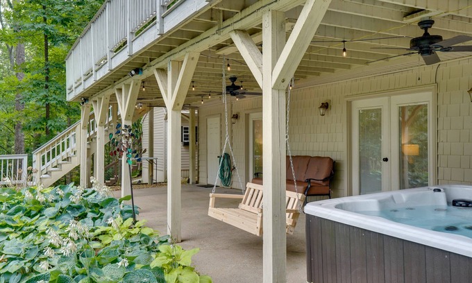 Cadiz Cabina | Lakefront Cadiz Home w/ Hot Tub!