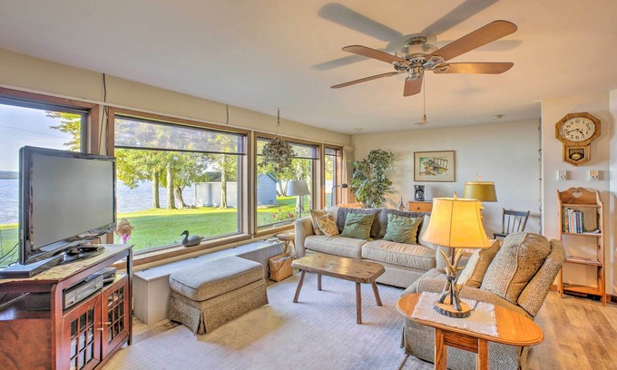 Cedar Cabaña | Lakefront Cedar Cottage w/ Enclosed Porch!