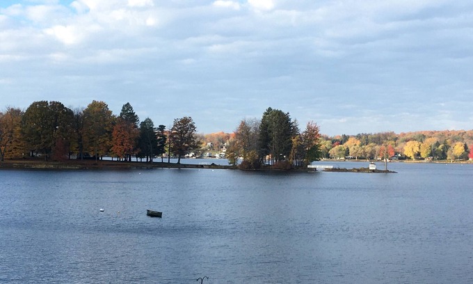 Fair Haven Casa | Lakefront chalet with beautiful views on Fairhaven Bay