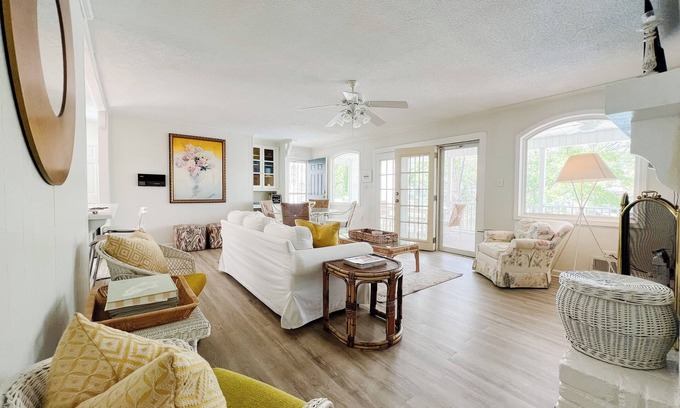 Inman Casa | Lakefront Cottage with heated pool