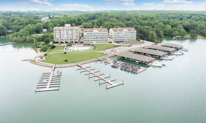 Huddleston Condominio | Lakefront Condo - Awesome View! amenities incl.
