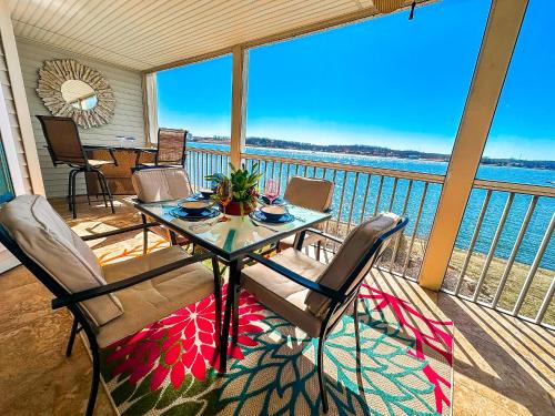 Village of Four Seasons Casa | Lakefront Condo Wdockdeckpools-sleeps 6
