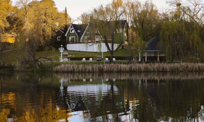 Auburn Casa | Lakefront Cottage at Lakewood