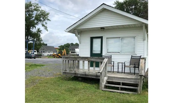 Cayuga Casa | Lakefront cottage at Lockview Marina
