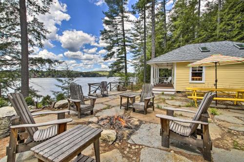 Oxford Casa | Lakefront Cottage Boat Dock, Patio and Kayaks!