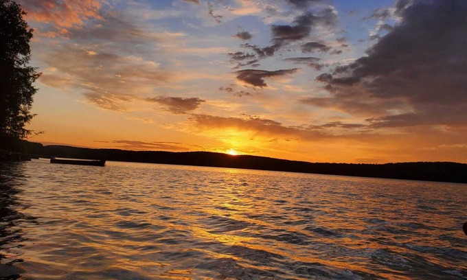 Eagle Lake Cabaña | Lakefront Cottage on Scenic Haliburton Lake - A Perfect Getaway!