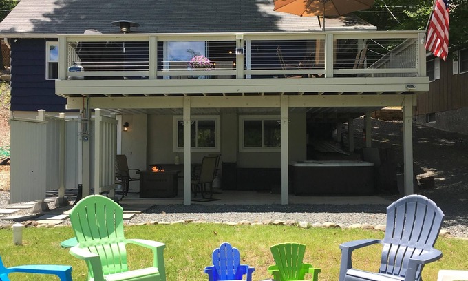 Greentown Casa | LAKEFRONT Cottage / totalmente renovado / moderno / jacuzzi / en el lago Wallenpaupack