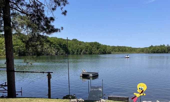 Barryton Cabaña | Lakefront cottage on Diamond Lake