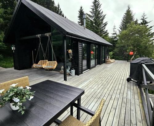 Skorradalshreppur Chalet De Esquí | Lakefront cottage with jacuzzi