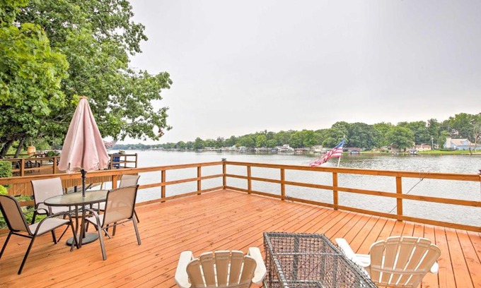 Monticello Casa | Lakefront Cottage with Deck Near Indiana Beach!