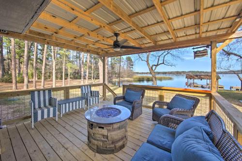 Lone Star Casa | Lakefront Daingerfield Retreat with Shared Dock!