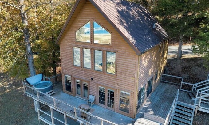 Byrdstown Cabina | Lakefront Dale Hollow view #15 Beautiful 5 Bed Chalet w/Hot Tub