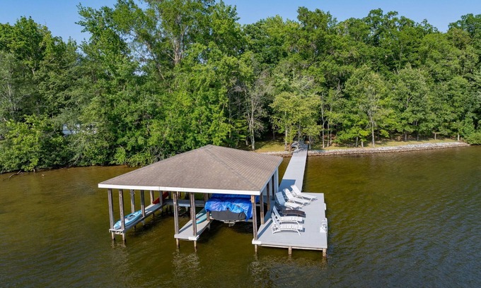 Littleton Casa | Lakefront: Dock, Firepit, Kayaks, Grill, Sleeps 13