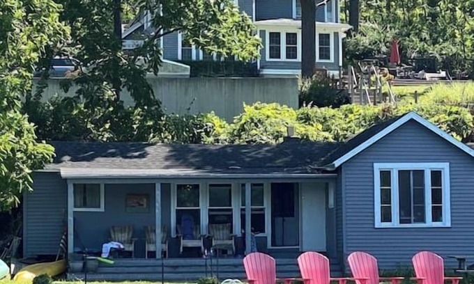 Valois Casa | Lakefront | Dock | Keuka Lake | Near Wineries