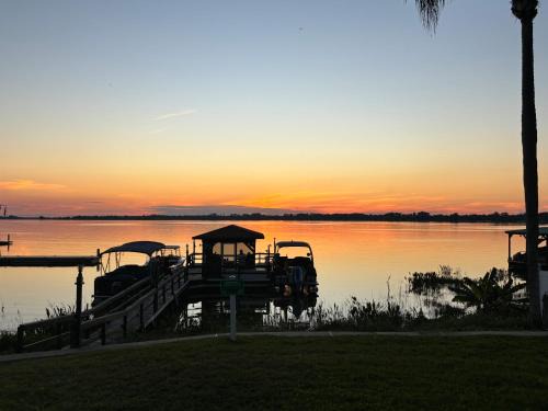 Mount Dora Casa | Lakefront Duplex With Pontoon Boat Downtown