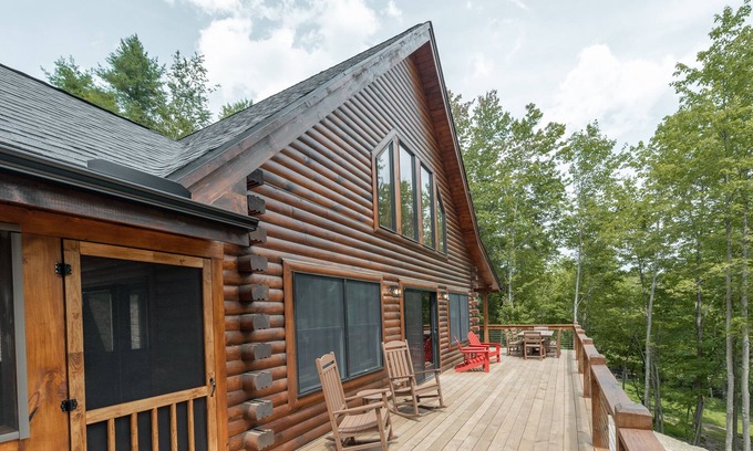 North Glade Hills Casa | Lakefront Escape: Lakefront, Dogs Welcome, Dock Slip, Hot Tub!