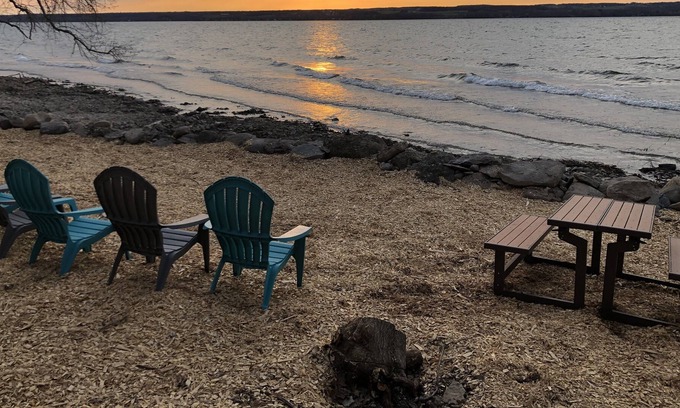 Seneca Falls Casa | Propiedad frente al lago perfecta para grandes reuniones, dos casas separadas en Cayuga