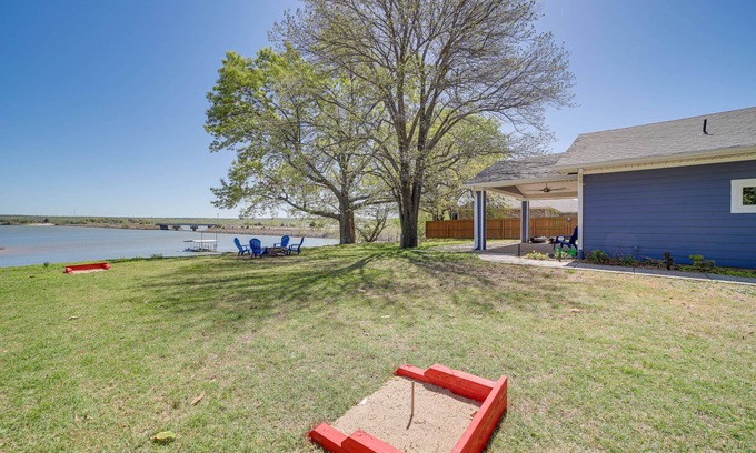 Longtown Cabina | Lakefront Eufaula Cabin w/ Fire Pit & Private Dock