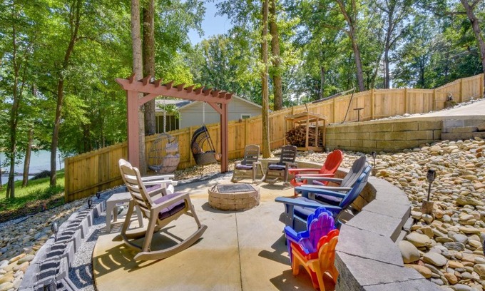 Fair Play Casa | Lakefront Fair Play Vacation Rental, Pets Welcome!