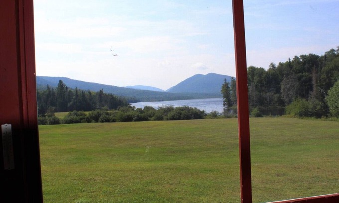 Indian Lake Cabina | Lakefront-Family & Pet Friendly-Adirondack Cabin