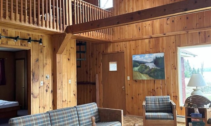 Indian Lake Cabina | Lakefront-Family & Pet Friendly-Adirondack Cabin