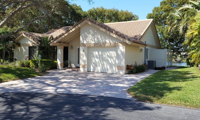 Laurel Casa | KAYAKS, BICICLETAS, PADDLEBOARDS-STANDUP PADDLEBOARDS-WALK O PADDLE TO BEACH SIN LAGO