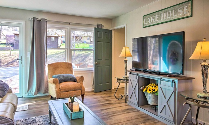 Shell Knob Casa | Lakefront Gem w/ Screened Porch + Game Room!