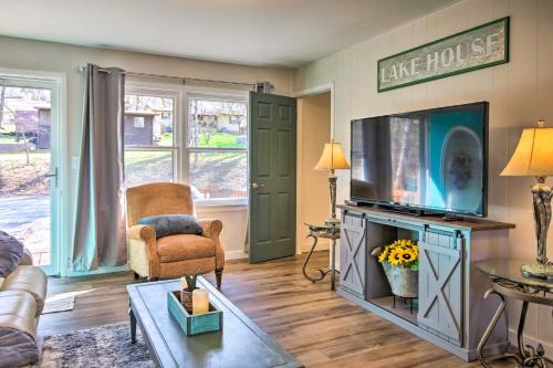 Shell Knob Casa | Lakefront Gem with Screened Porch and Game Room!